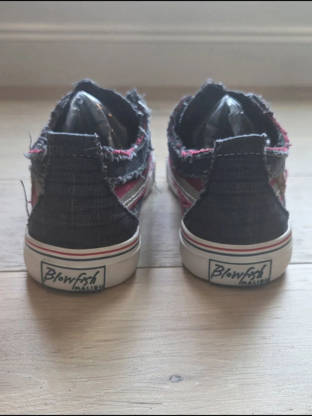 Casual Slip-On Stars & Stripes Canvas Sneakers - Women's Size 8.5 - Picture 4 of 8